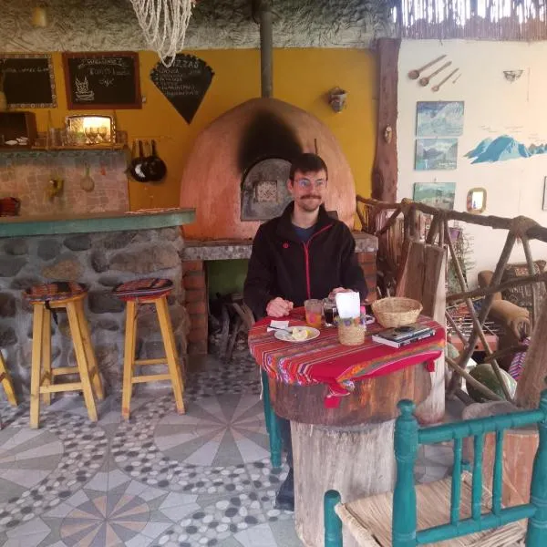 Tony's House Eco Hostel，位于瓦拉斯的酒店