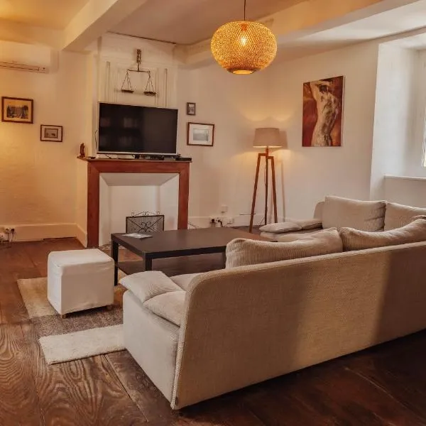 Rouède - Maison de caractère au pied des Pyrénées，位于Estadens的酒店