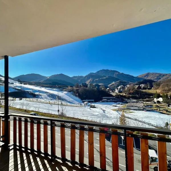 Trilocale a due passi dalle piste con balcone，位于普拉托讷沃斯的酒店