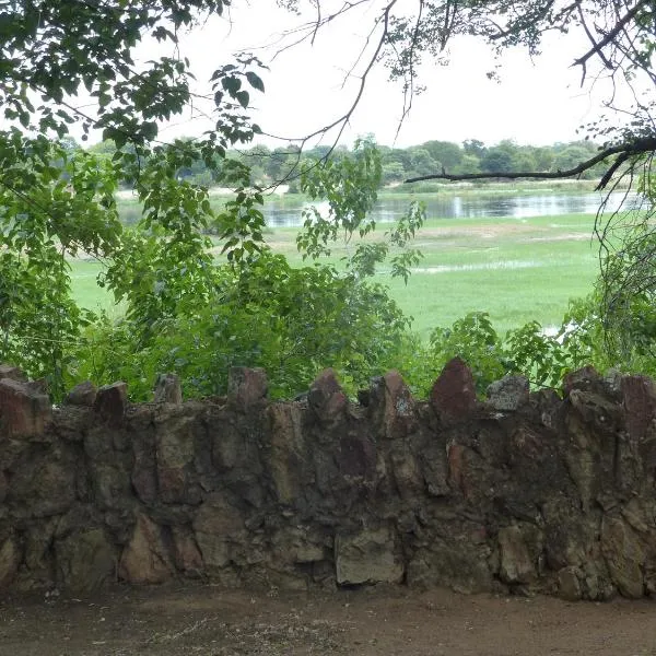 Nyime Safari Lodge Campsite，位于Divundu的酒店
