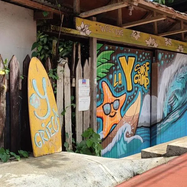 La Y Surf Camp，位于博卡斯德尔托罗的酒店