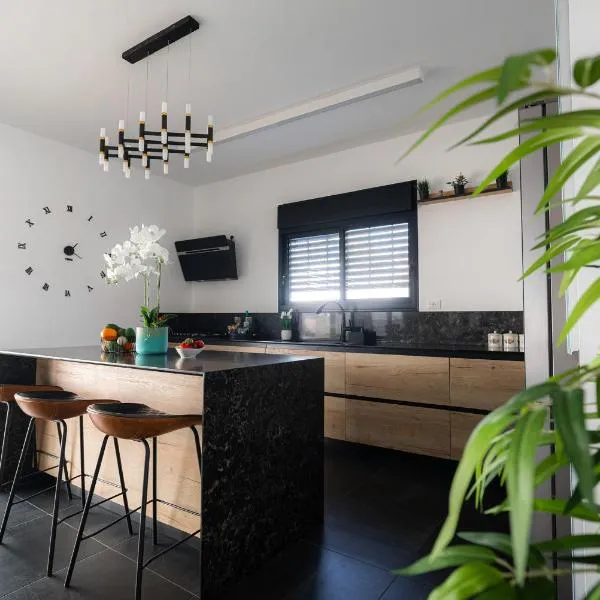 סויטת החורש，位于Shlomi的酒店