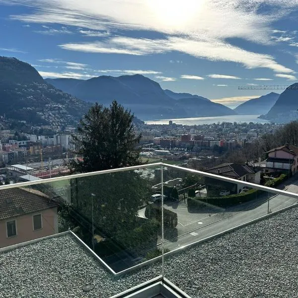 Luxury Penthouse, lake view，位于Porza的酒店