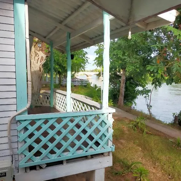 Bontai Riverside Cottages & Long-Stay Residences，位于东德岛的酒店