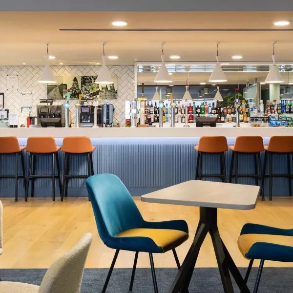 希尔顿汉普顿伦敦盖特威克机场酒店，位于霍利的酒店