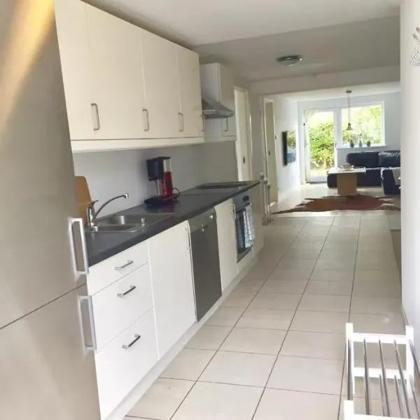 Modern & Spacious apartment，位于锡尔克堡的酒店