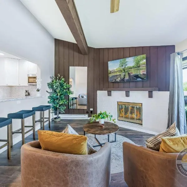 YOUR New Luxury Lakeview Condo w Pool Access，位于日内瓦湖的酒店