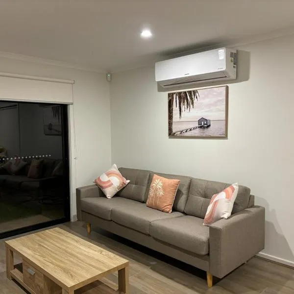 Sunflower Homes- Light and Easy，位于Kudla的酒店