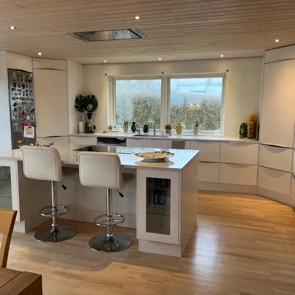 Bright & spacious in Silkeborg，位于锡尔克堡的酒店