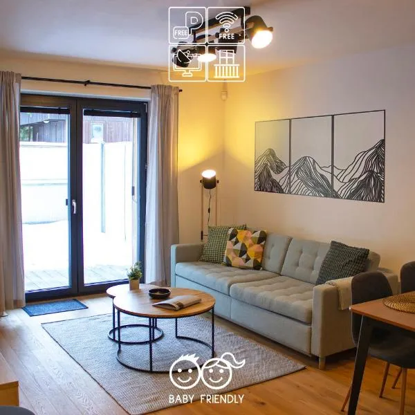 ENJOYHARRACHOV Atraktivní klidné studio 3 v centru Harrachova s parkováním, velkou terasou, Wifi-WLAN, SAT zdarma, možností dobíjení auta, výhledem do zahrady a na romantický kostelík，位于哈拉霍夫的酒店
