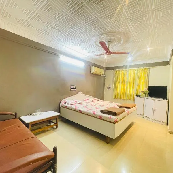 Hotel Rajdhani - Best Family Hotel in Pavagadh and in Halol GIDC，位于Hālol的酒店