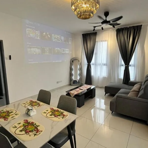 cozy space cinema suite at Trio By Setia，位于巴生的酒店