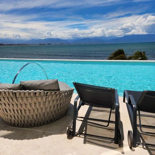 Beautiful 2Bed 2Bath Beach Apt in Cruz de Huanacaxt，位于克鲁兹德华纳卡克斯特尔的酒店