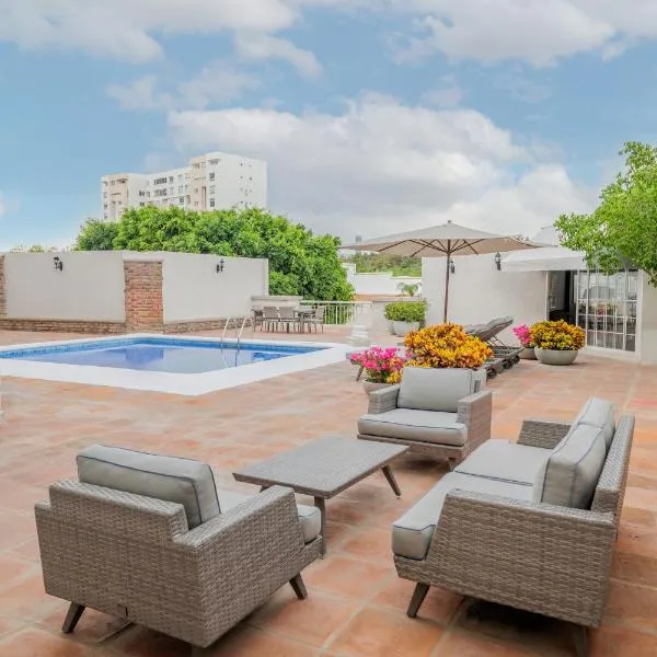 Hotel Suites México Plaza León Campestre，位于莱昂的酒店