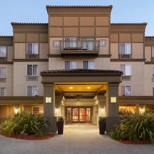 Larkspur Landing Extended Stay Suites Renton，位于伦顿的酒店