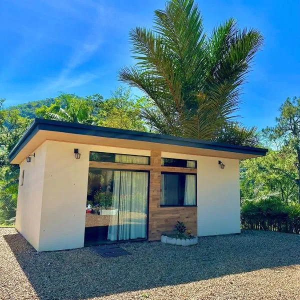 Tiny Houses Amsterdam, Timbó，位于廷博的酒店