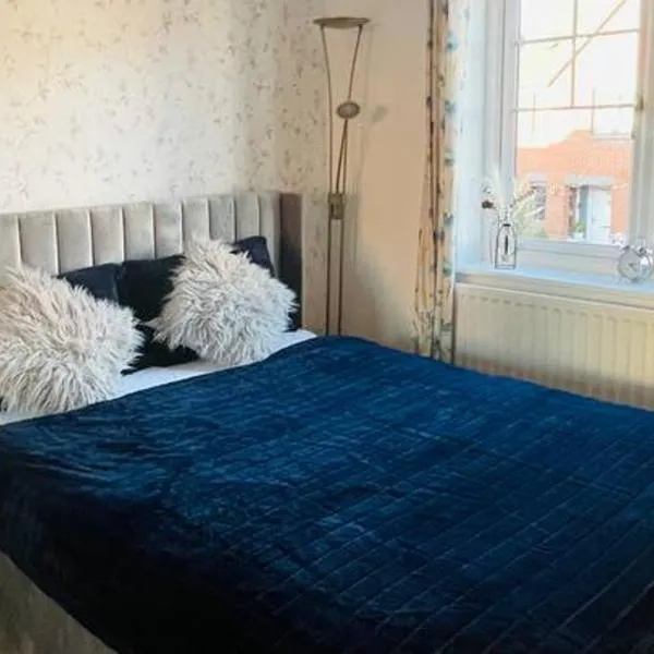 A room in a house Wollaton，位于诺丁汉的酒店