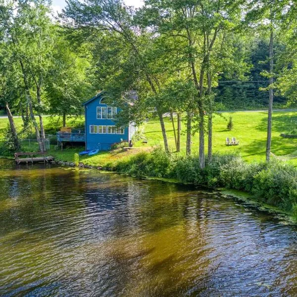 In the clouds your cozy- lake house，位于Swan Lake的酒店