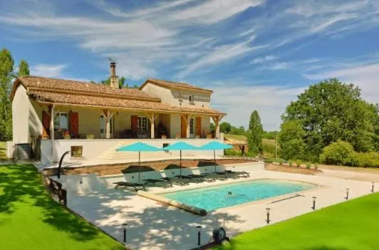 Entre 2 Mers - Charming guesthouse，位于Cancon的酒店