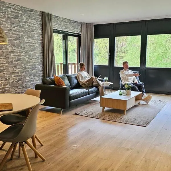 Recreatiedomein Warredal - The Lodge，位于Neeroeteren的酒店