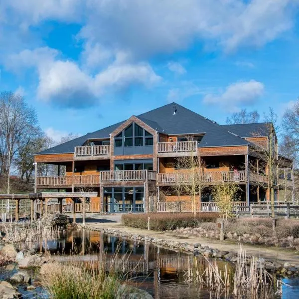 Recreatiedomein Warredal - The Lodge，位于Neeroeteren的酒店