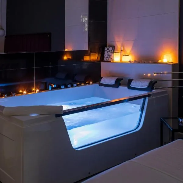 PLAN Deluxe - Romantic Excape with Whirpool Tub Niš, centar, FREE parking，位于尼什的酒店
