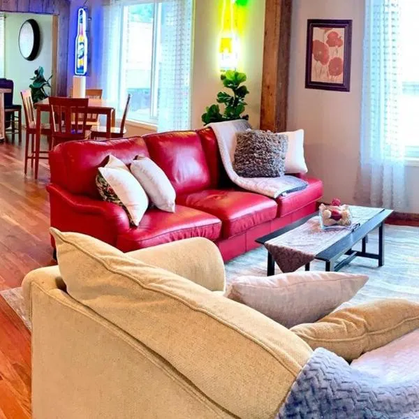 Black Jacks Downtown Loft，位于西杰斐逊的酒店