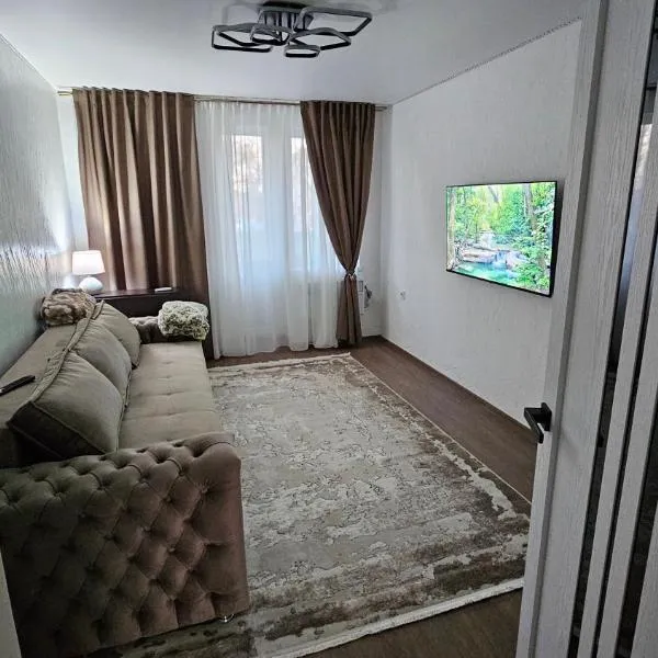 living room，位于索罗卡的酒店