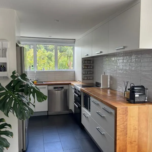 Chic Whangarei Retreat, walk to CBD，位于旺阿雷的酒店