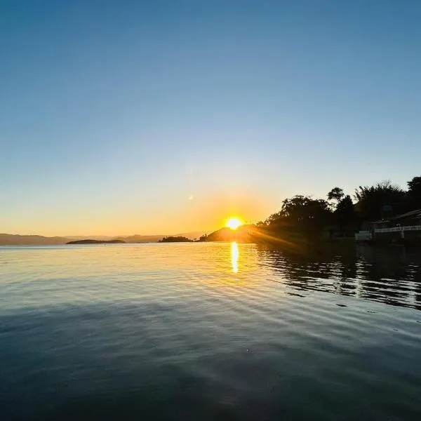 Casa Espaçosa com Piscina, Churrasqueira e Área verde em Sambaqui ao Lado da Praia - Floripa，位于弗洛里亚诺波利斯的酒店
