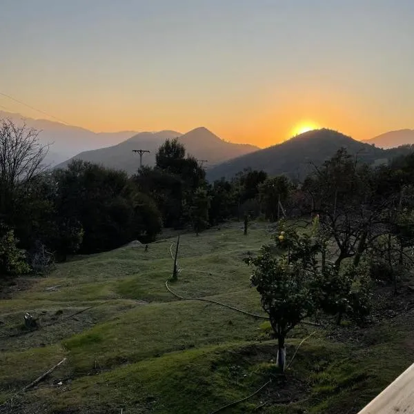 Oasis in the mountain, Quebrada Alvarado, Olmué，位于奥尔穆埃的酒店