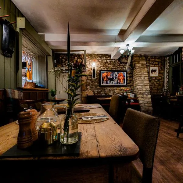The Rose & Crown In Trent，位于Trent的酒店