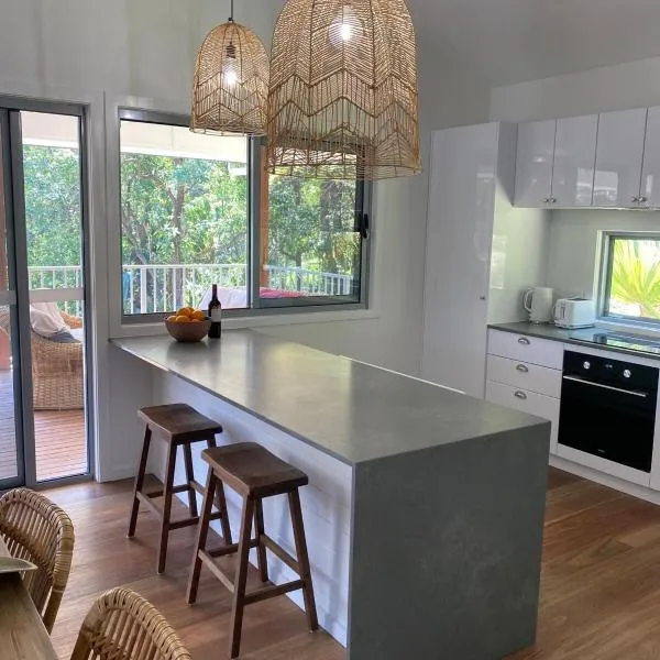 Forest Tangle Retreat, Two Bedroom，位于Diddillibah的酒店