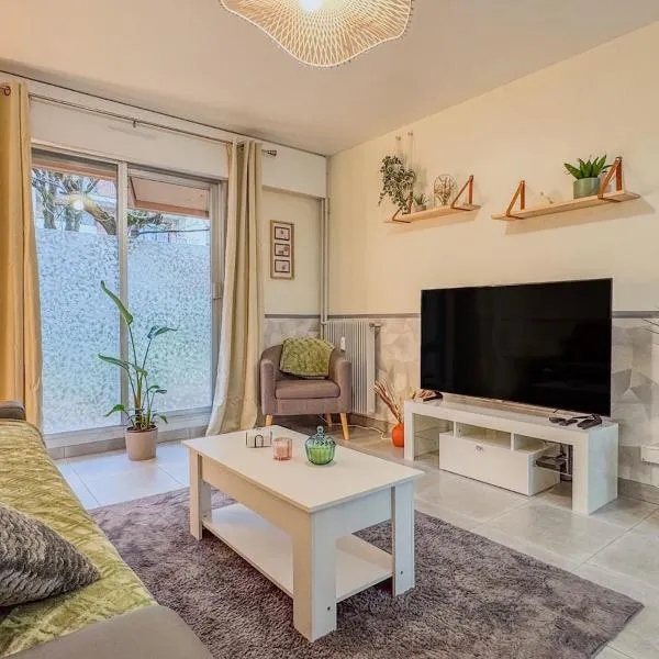 Villa Bel Air - appartement avec jardin et parking，位于沙特尔的酒店