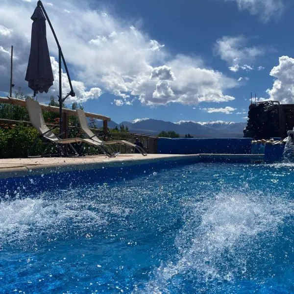 Complejo HUNUC，位于Calingasta的酒店