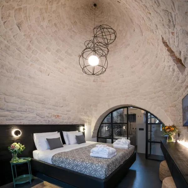 Trullo delle Sfere- Luxury trullo with Jacuzzi，位于阿尔贝罗贝洛的酒店