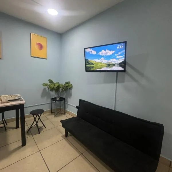 14 Beach Suite pool sea access，位于拉利伯塔德的酒店