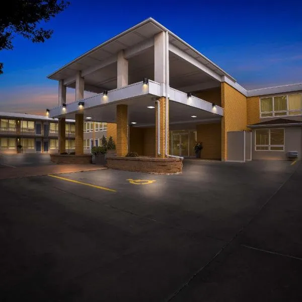 Best Western Lee's Motor Inn，位于张伯伦的酒店