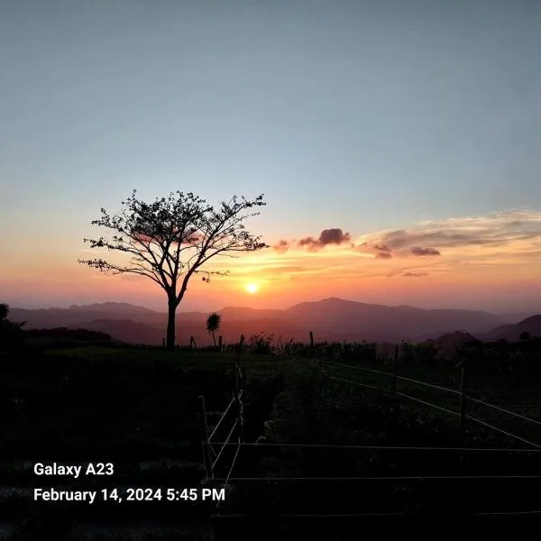 Sunset Farms and Waterfalls!，位于Tilarán的酒店