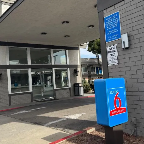 Studio 6 Corona, CA West，位于科罗娜的酒店
