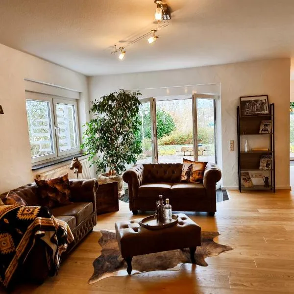 NEU - Wild Western Wohnung - 110 qm umgeben von Pferden am Fluss，位于Katzweiler的酒店