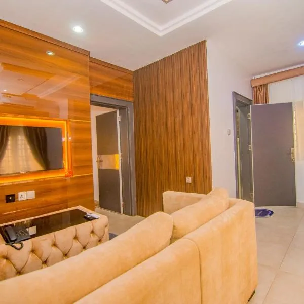 Purple Lavender Hotel Lekki，位于莱基的酒店