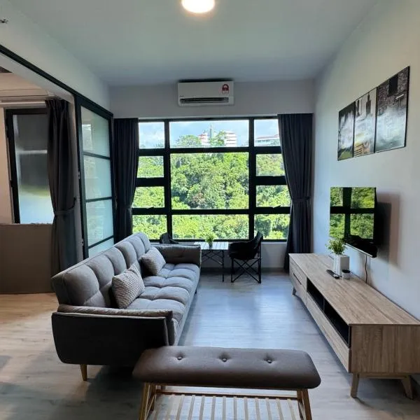 Jesselton Quay- 2Bedrooms modern concept-free wifi & netflix，位于哥打京那巴鲁的酒店