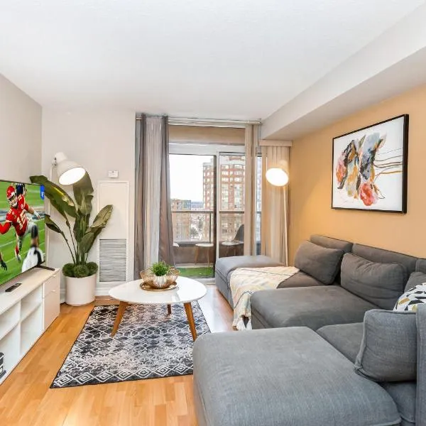 High-End 2BR 2BATH Condo-Steps to Square One Mall，位于米西索加的酒店