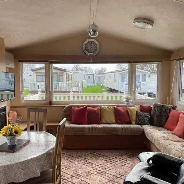 Cosy 3 Bedroom Caravan, South Cerney，位于南塞尔尼的酒店