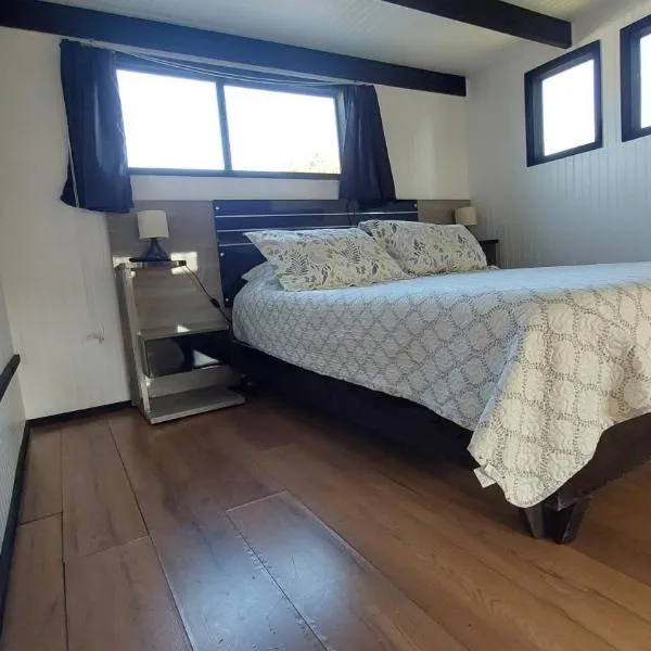 Loft a pasos del centro con estacionamiento，位于洛斯安赫莱斯的酒店
