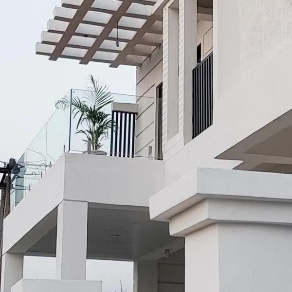 Saya's Abode - Railview Suites，位于Tezpur的酒店