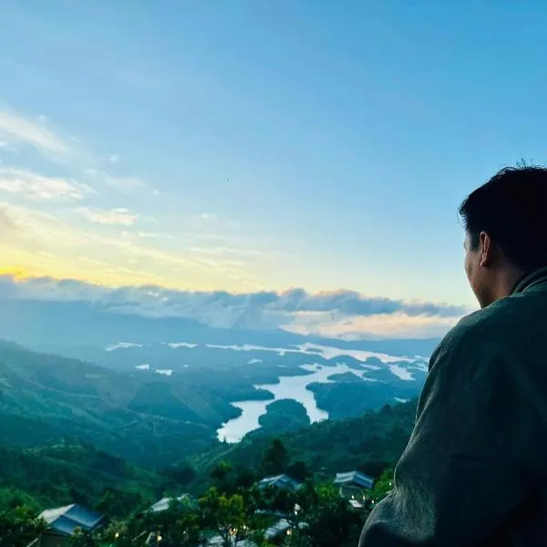 Homestay A Súy -View Hồ Tà Đùng，位于Gia Nghĩa的酒店