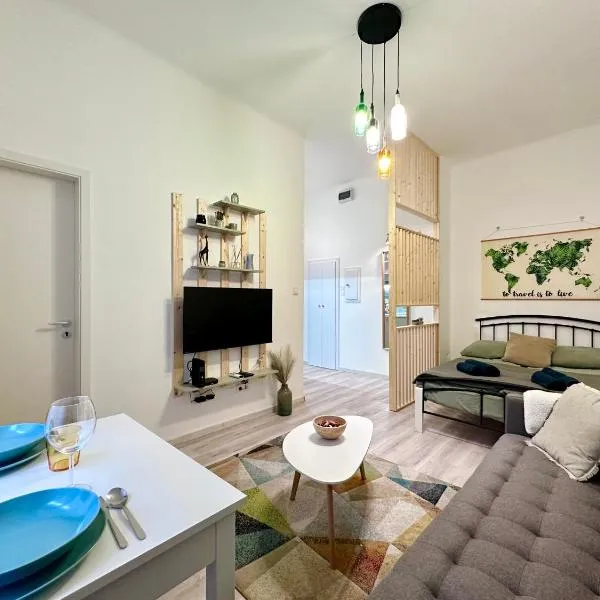 Colorful Condo by the Danube ---FREE PARKING---，位于布达佩斯的酒店