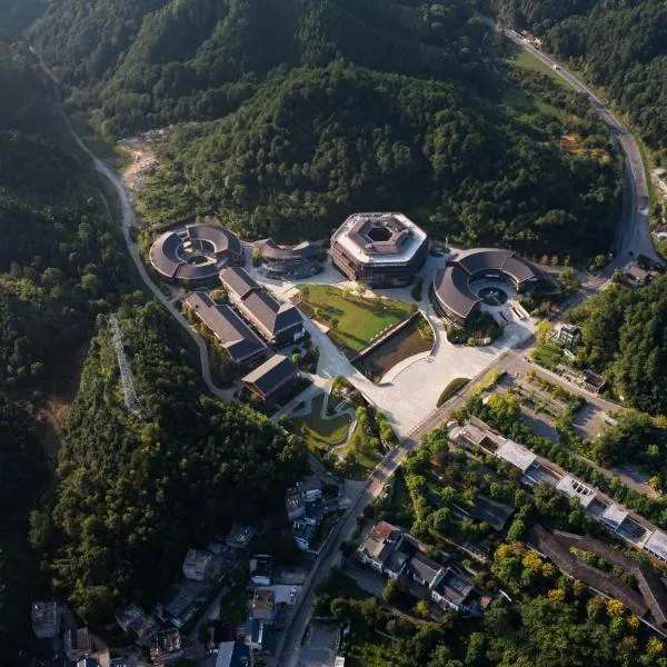 景德镇陶源谷希尔顿花园酒店，位于景德镇的酒店